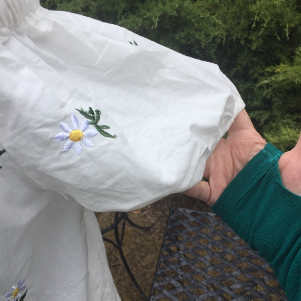 Pursue daisy embroidered white cotton peasant top - Picture 13 of 14